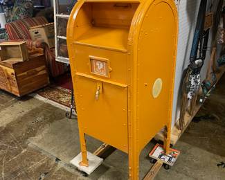 Real USPS MAILBOX re-purposed into a TENNESSEE VOLS collectible! 