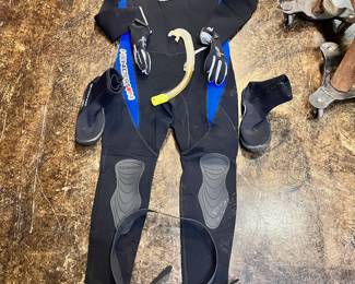 HENDERSON Titanium HYPERSTRETCH 3mm WETSUIT, Size XL, with Hood, Socks (Size 10), Gloves, Belt, and Heavy Mesh Carry Travel Bag 