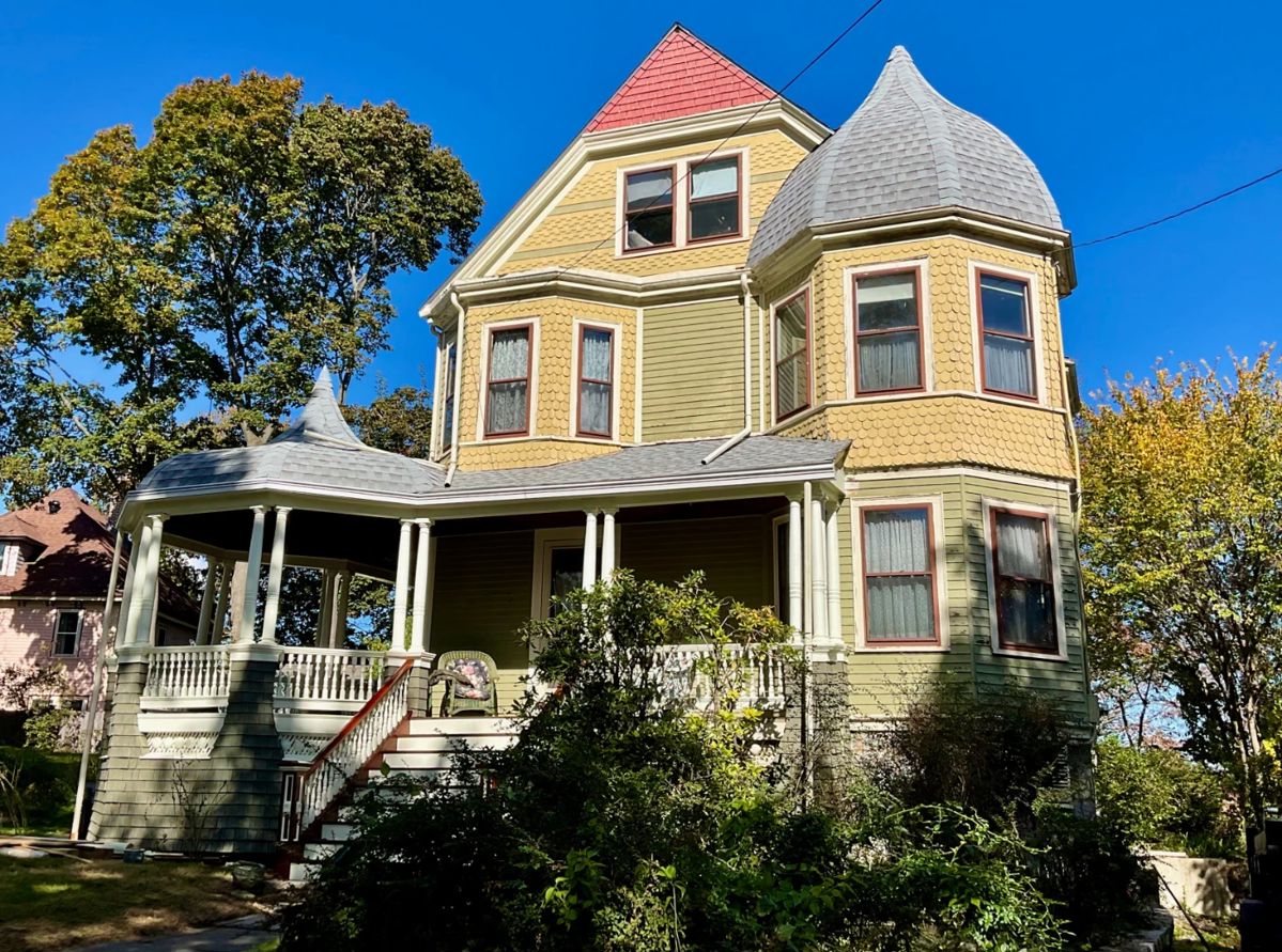 MELROSE ESTATE SALE/ LAST DAY! in Melrose, MA starts on 11/17/2023