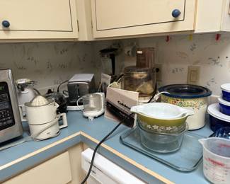 Crockpot, chopper, toaster, egg cooker, food processor