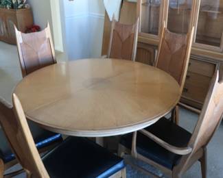 B F  Huntley dining  room table.  This  is  a  view  with  the  leaves  removed.  There  are  leaves  and  pads.  There  are  6  chairs.  The  round  table  is  46 x 46.