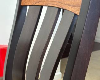 CURVED BACK ON THE CHAIRS 