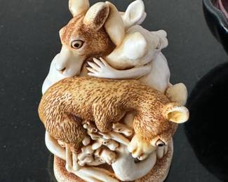 #NETSUKE KANGAROO (THIS IS THE CUTEST CONTEMPORARY LITTLE NETSUKE! IT HAS A PAIR OF BOXING GLOVES ON THE INTERIOR! 