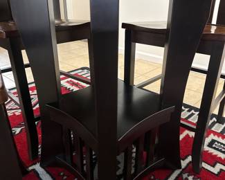 DETAIL ON THE BASE OF THE CHAIR 