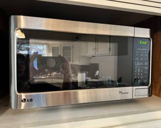 Microwave - oh look that’s a picture of me!! Reflecting back at you 