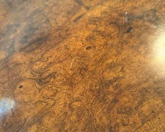 Here is a close up of the table - stunning wood huh? Also that line is NOT A SCRATCH ITS A Piece  OF CHRISTMAS TREE NEEDLE!!! Tell Santa you really really want this set for Christmas, and then have Santa come talk to me - I can make it happen! 