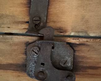 So this is the underside of that table in the last picture - look how old the mechanism looks / I think this was made right after Noah came off the Ark !! Yup!!! 