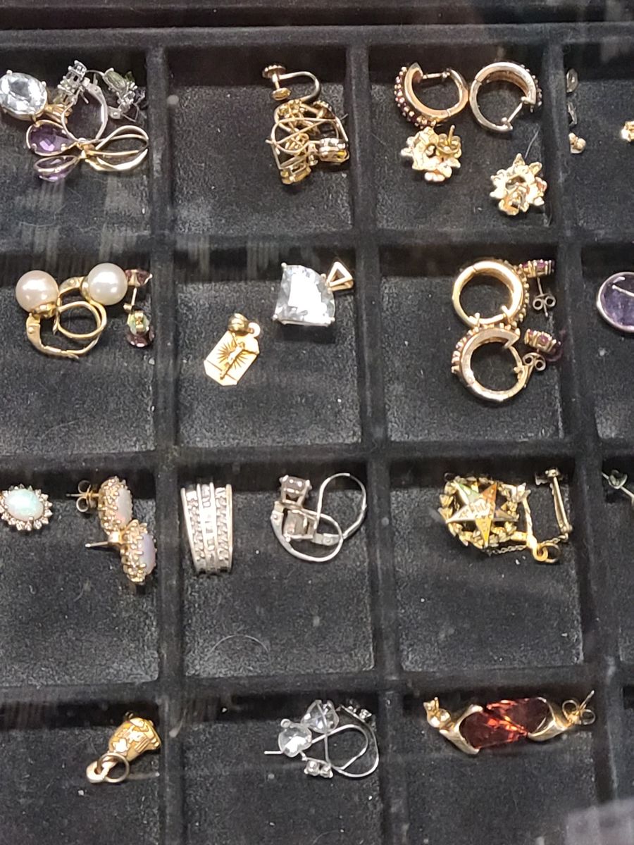 ROYAL OAK JEWELRY ESTATE SALE in Royal Oak, MI starts on 11/19/2023