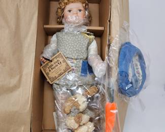 LE Little Girls & Boyds Collection Doll New in Box "Carlie Mae with Ben...Bunny Watching" 4704 w/ COA