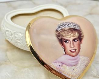 1998 Ardleigh-Elliot Music Box "Diana, The Everlasting Rose" Porcelain With Princess Diana on Top - New in Box