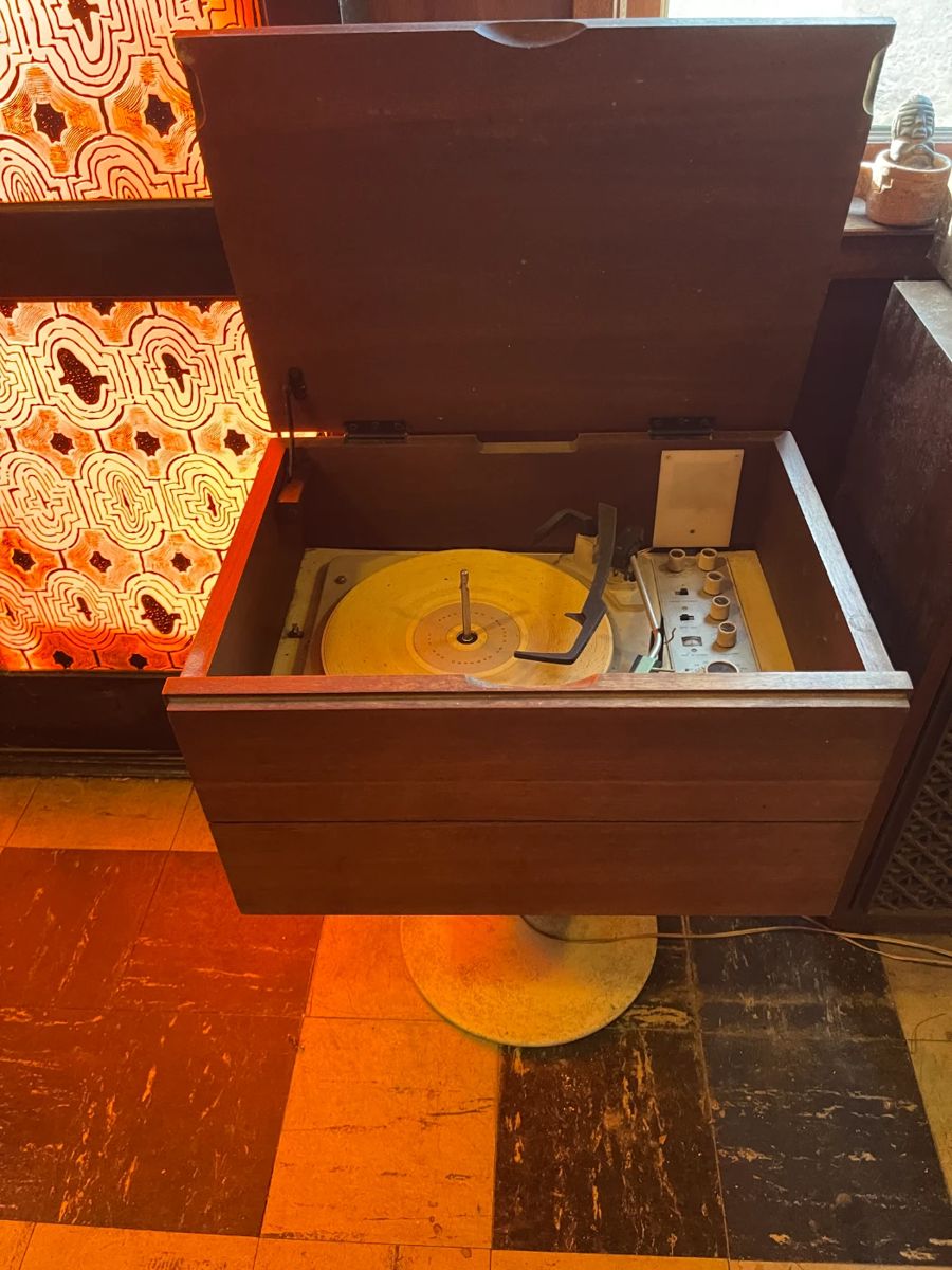 Manhasset Estate Sale Take It Away NY starts on 11/18/2023