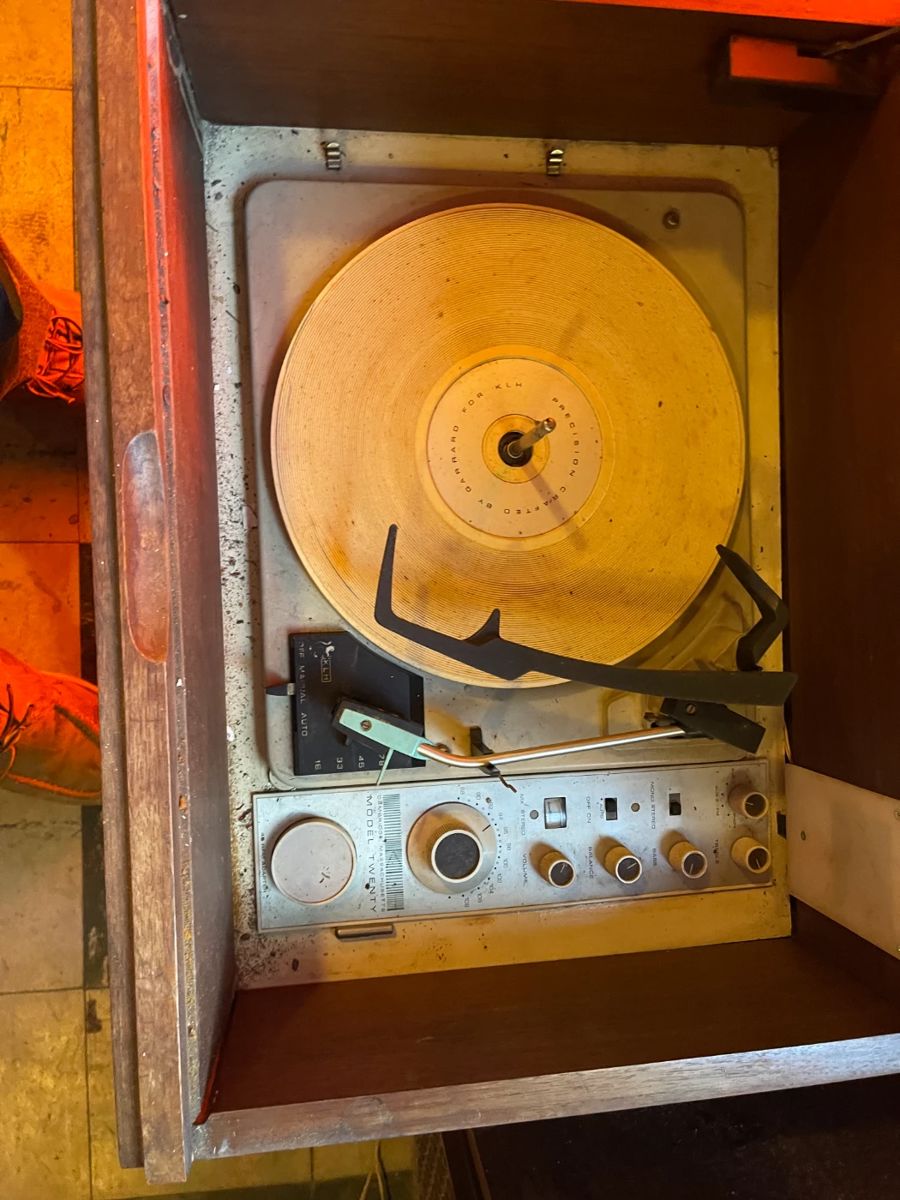 Manhasset Estate Sale Take It Away NY starts on 11/18/2023