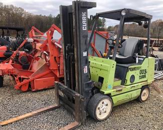 Clark GXC25 Tow Motor Forklift
