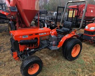 Kubota B7100 Tractor