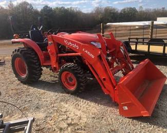 Kubota L2501 4x4 Tractor w Loader