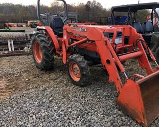  Kubota L2900 Tractor 4x4 w Loader