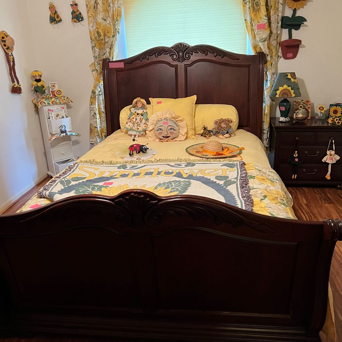 Vista Villas Unique Finds Large Estate Sale starts on 11/18/2023