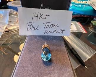 14kt blue topaz