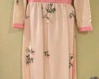 Beautiful Vintage Split-Sided Evening Dress with Embroidery Embellishments