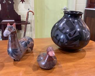 Hand Painted Mexico Pottery Figurines, Mata Ortiz Pottery Vase signed by Artist Nicolas Silveira Marathon Tx