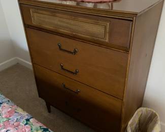 Bassett Vintage Dresser $ 184.00