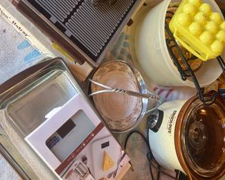 BAKEWARE AND CROCKPOTS