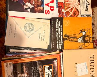 LARGE COLLECTION OF SPORTS MEMORBILLIA