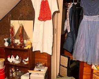 RETRO STEREOP SPEAKERS, HAT BOXES, LINENS, HAT BOXES