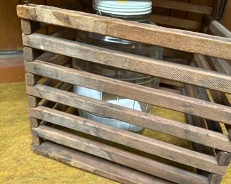 BEAUTIFUL ANTIQUE WOODEN CRATE