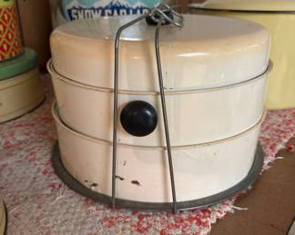 ANTIQUE TIN CAKE SAVER
