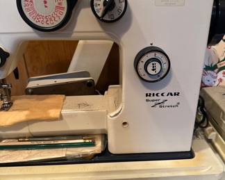 RICCAR SEWING MACHINE