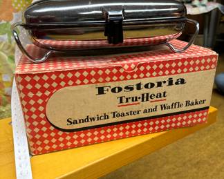 ANTIQUE FOSTORIA SANDWICH TOASTER IN SHINY CHROME