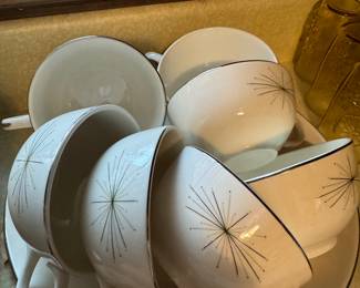 SPUDNIK STYLE VINTAGE DISH SET