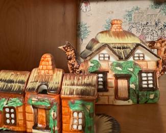 VINTAGE TEAPOT COTTAGE