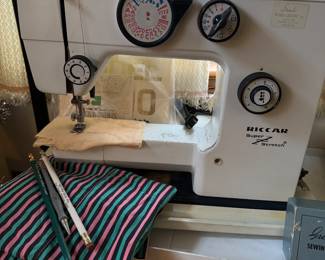 VINTAGE RICCAR SEWING MACHINE