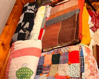LARGE COLLECTION QUILTS