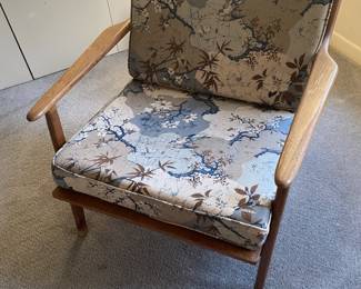Mid Century Chair $ 100.00