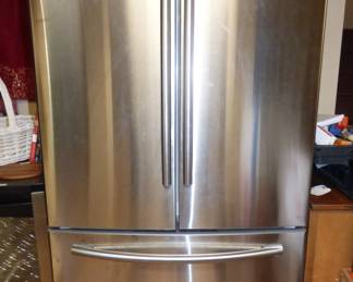 Like-New Samsung Fridge (See Next 2 pics)