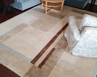 Extra large 9'x12' would area rug. In good condition. Round wood coffee table.