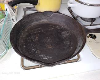 WAGNER CAST IRON SKILLET