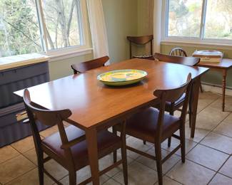 MID CENTURY MODERN DINING TABLE AND 6 CHAIRS