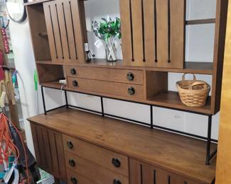 VINTAGE MID CENTURY MODERN HUTCH