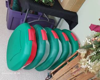 WREATHS AND STORAGE BOX