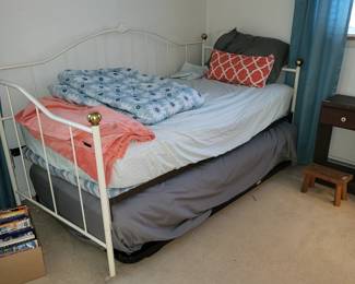 TRUNDLE BED