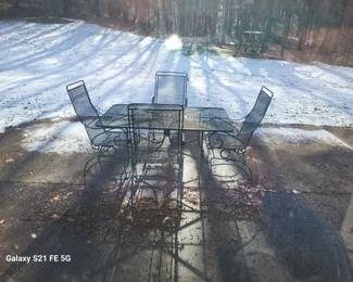 WROUGHT IRON PATIO SET