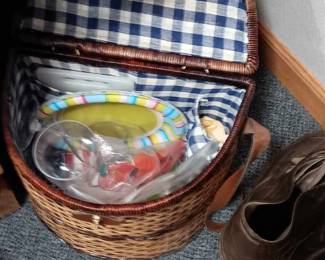 PICNIC BASKET