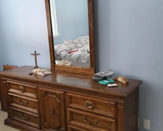 DRESSER