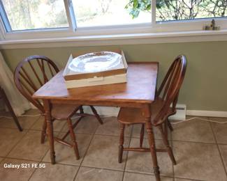 CHILD'S TABLE SET