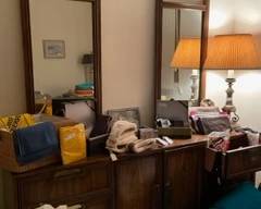 Lovely slim line dresser with mirrors. 