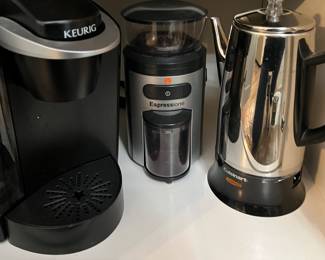 Assorted kitchen appliances